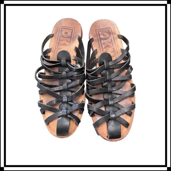 EUC!! All Leather, DKNY Gladiator Style Slip On Sandal, Size 7.5B - Picture 1 of 3